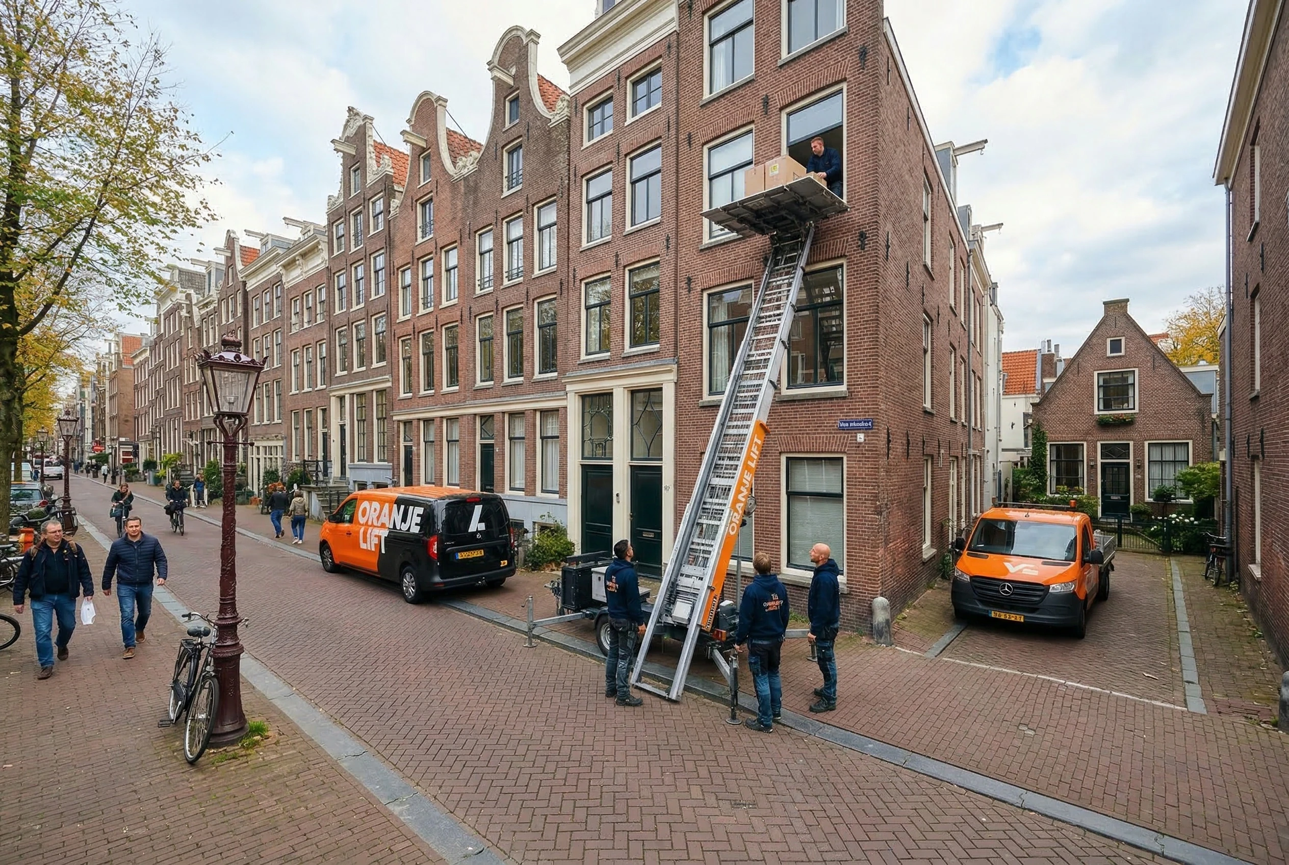Aanhangerlift in smalle straat Purmerend